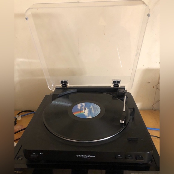 Audio Technica AT-LP60 Stereo Turntable - Picture 1 of 3